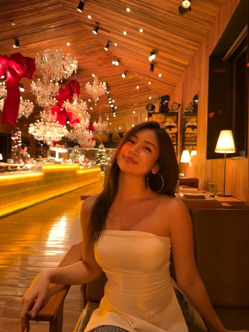 Theo Vietnamnet, Vy Uyên thích nghệ thuật và kinh doanh. Hiện tại, con gái Lưu Thiên Hương học Quản trị kinh doanh tại Đại học Kinh tế Quốc dân.