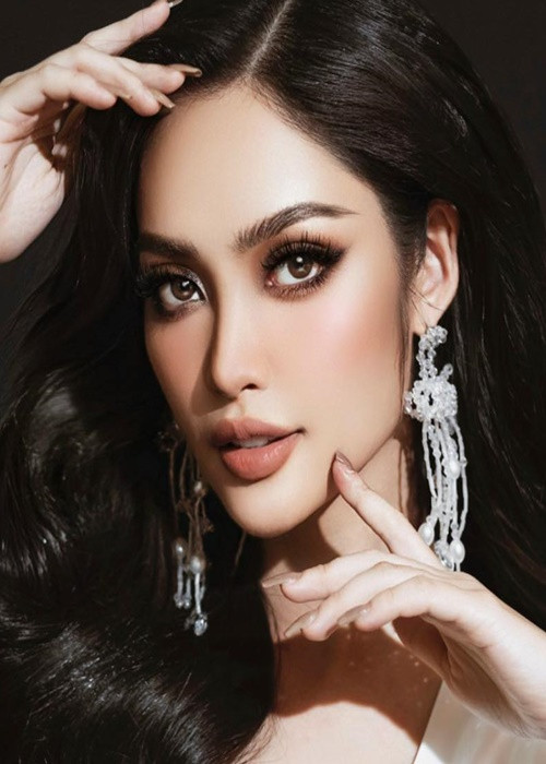 Nông Thúy Hằng từng có một mối tình kéo dài 3 năm. Thời điểm đăng quang Hoa hậu các Dân tộc Việt Nam 2022, chia sẻ trên Vietnamnet, người đẹp cho biết, cô và bạn trai có một tình yêu gà bông khi cả hai là sinh viên bình thường. Ảnh: FB Nông Thúy Hằng.