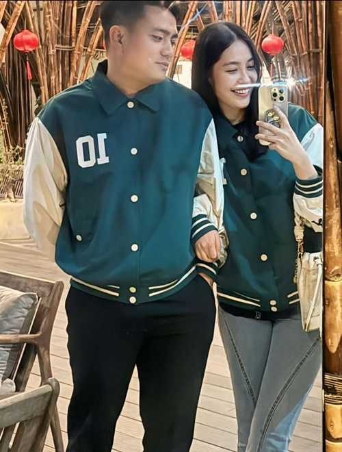 Ít ngày trước, Hoa hậu Nông Thúy Hằng công khai hẹn hò. Cô chia sẻ trên Dân Việt, bạn trai sinh năm 1991, đang là Phó Giám đốc một công ty khoáng sản tại Lào. Ảnh: FB Nông Thúy Hằng.