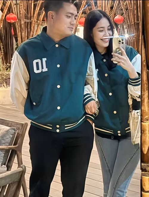 Ít ngày trước, Hoa hậu Nông Thúy Hằng công khai hẹn hò. Cô chia sẻ trên Dân Việt, bạn trai sinh năm 1991, đang là Phó Giám đốc một công ty khoáng sản tại Lào. Ảnh: FB Nông Thúy Hằng.