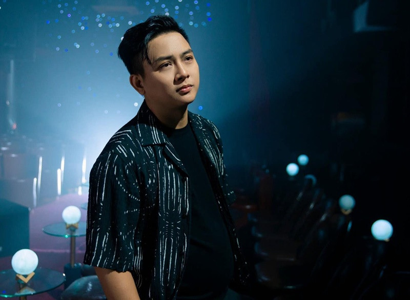 Hoài Lâm và Bảo Ngọc yêu nhau nồng nhiệt nhưng chia tay khoảng 2 năm do không chịu nổi áp lực từ gia đình, dư luận, cả những nghi ngờ, hiểu lầm. Sau 2 năm tình yêu được thử thách, Hoài Lâm tái hợp với Bảo Ngọc. Lúc đó, nam ca sĩ chắc chắn sẽ đủ sức che chở và bảo vệ cho người yêu. Ảnh: FB Hoài Lâm.