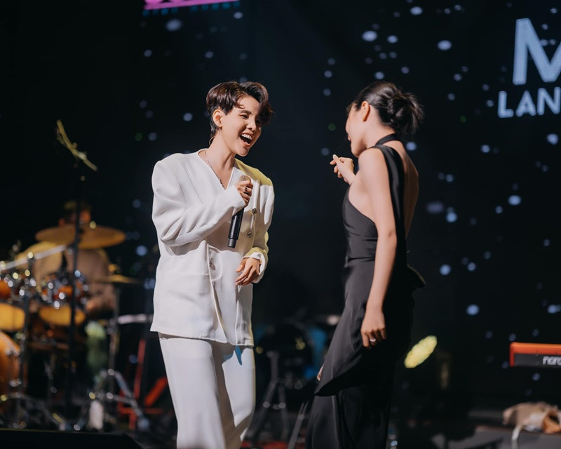 Ngoài các MV, Vũ Cát Tường còn hợp tác với Thu Trang trong một số buổi biểu diễn. Ảnh: FB Vũ Cát Tường.