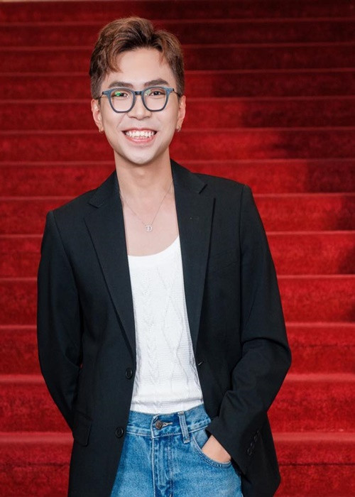 Trước lời tố của đạo diễn Lê Quốc Nam, Minh Dự chia sẻ trên Saostar: “Nếu có bài viết đó thì chắc là hiểu lầm thôi. Tôi đang ở sân khấu và chuẩn bị biểu diễn. Mọi người vẫn đang rất bình thường". Ảnh: FB Minh Dự.