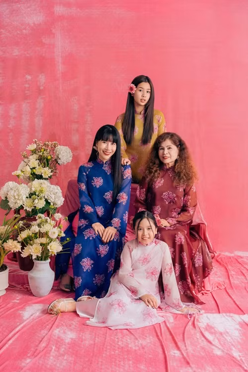 Nữ ca sĩ cảm thấy an yên với cuộc sống hiện tại.