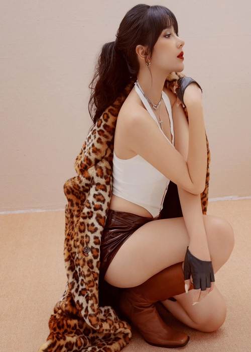 Nhiều người nhận xét nữ ca sĩ hiện tại gợi cảm, trẻ trung hơn trước đây.