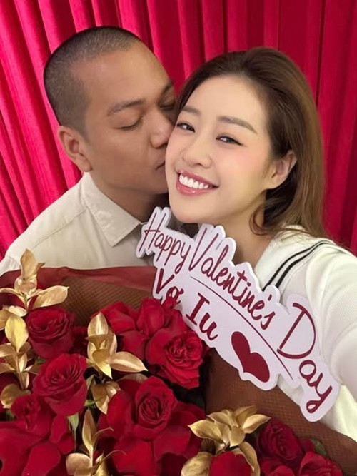 Khánh Vân được chồng tặng hoa ngày Valentine. Ảnh: FB Khánh Vân.