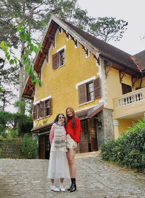 Hoa hậu Bảo Ngọc đón ngày lễ bên mẹ. "Còn gì bằng khi được ăn mừng ngày đặc biệt này với người phụ nữ yêu thương mình nhất thế gian", Bảo Ngọc tâm sự. Ảnh: FB Bảo Ngọc.