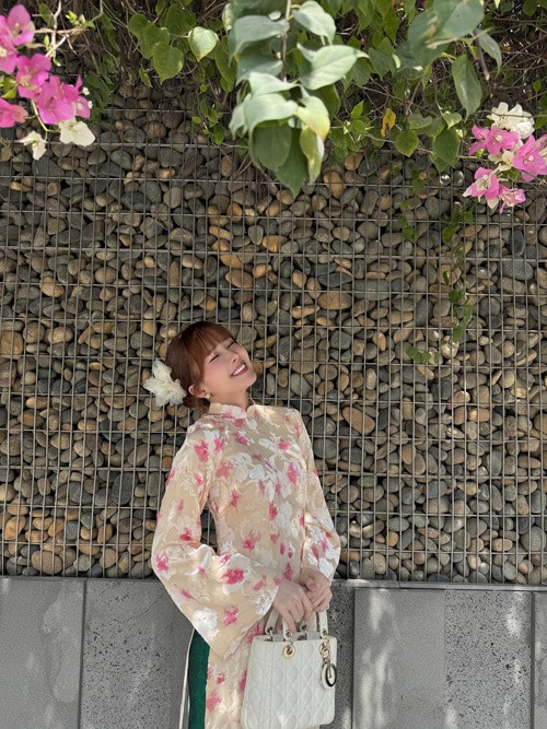 Thiều Bảo Trâm ca hát nhiều năm qua. Năm 2024, tham gia Chị đẹp đạp gió, cô có tên trong đội hình chiến thắng cùng Tóc Tiên, Minh Hằng, Misthy, Dương Hoàng Yến, Minh Tuyết, Mie, Kiều Anh, Xuân Nghi và Bùi Lan Hương. Ảnh: FB Thiều Bảo Trâm.