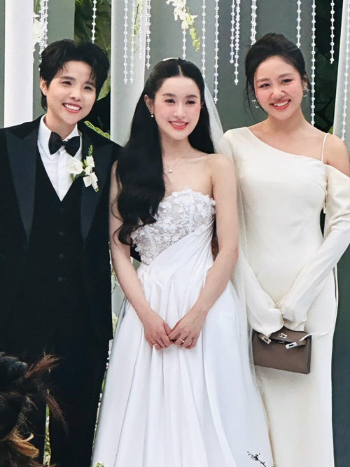 Văn Mai Hương chúc mừng Thu Trang và Vũ Cát Tường thành đôi. Ảnh: FB Văn Mai Hương.