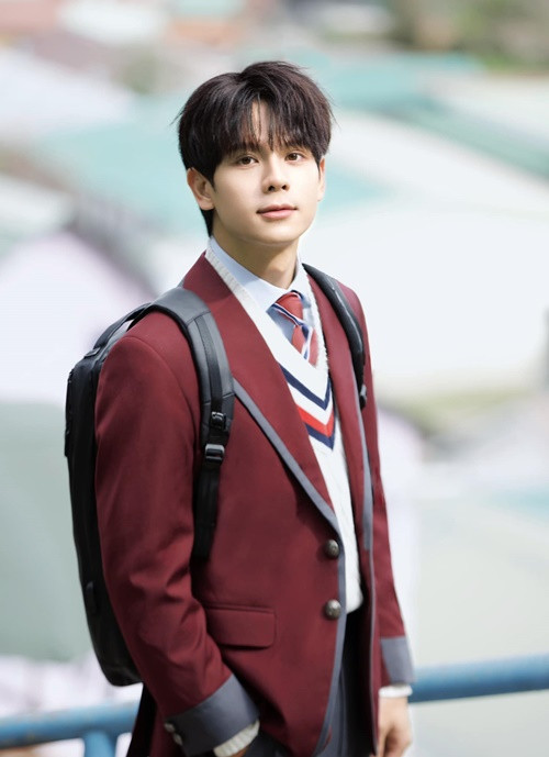 Vào đại học, Thái Vũ bắt đầu thay đổi thói quen sinh hoạt, ăn uống điều độ, uống đủ nước, chăm tập thể thao. Ngoài ra, anh còn chú ý đến phong cách thời trang.