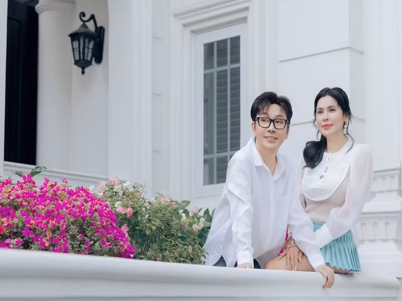 “Hy vọng rằng sang năm hai vợ chồng sẽ có tin vui. Tôi và Phương đều chú trọng, quan tâm đến vấn đề sức khỏe. Tôi đã tâm sự, chia sẻ với Phương. Phương nói rằng đã sẵn sàng sinh cho tôi đứa con hoặc nhiều đứa", Vũ Luân kể. Ảnh: NVCC.