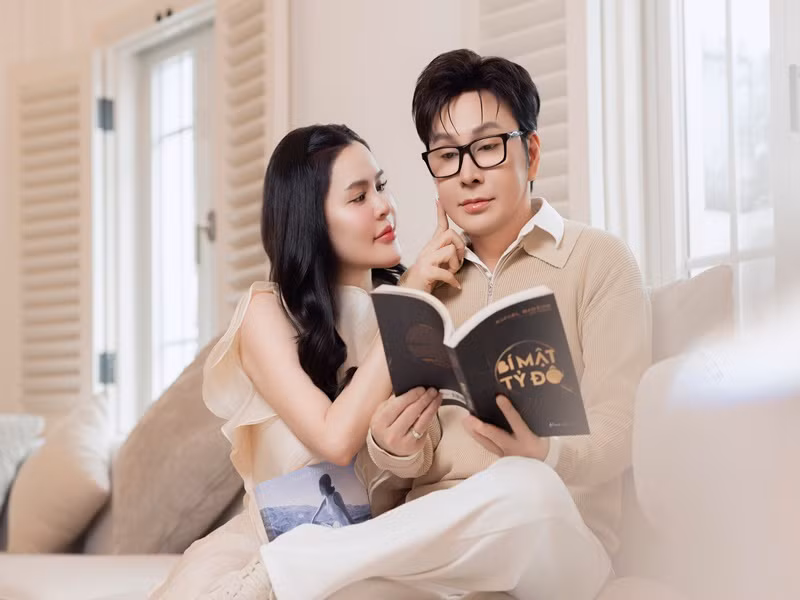 Nam nghệ sĩ trải lòng về cuộc sống trong biệt thự: "Căn nhà chỉ có tôi và Phương thôi. Những đứa con của Phương thỉnh thoảng mới về. Dù không gian rộng nhưng chúng tôi sống trong thời gian qua dù ngắn ngủi nhưng mang lại cho tôi nhiều cảm xúc cũng như hạnh phúc". Ảnh: NVCC.