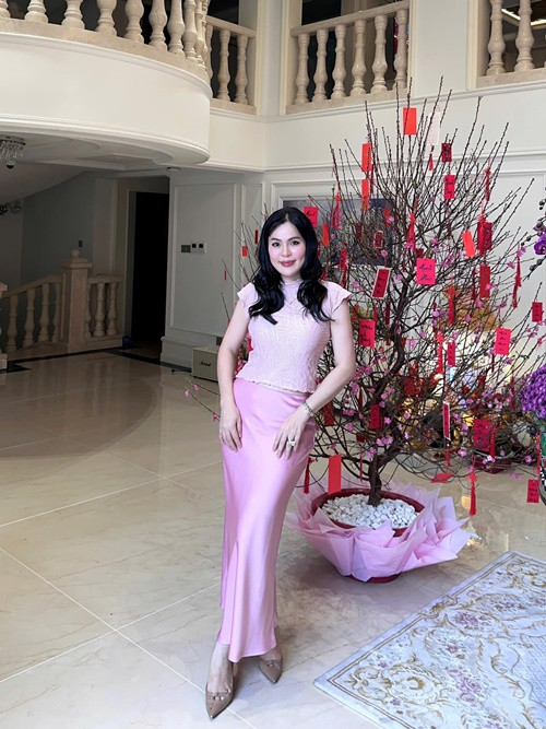 Dịp Tết Nguyên đán, bà mẹ ba con trang hoàng nhà cửa lộng lẫy. Ảnh: FB Phương Lê.