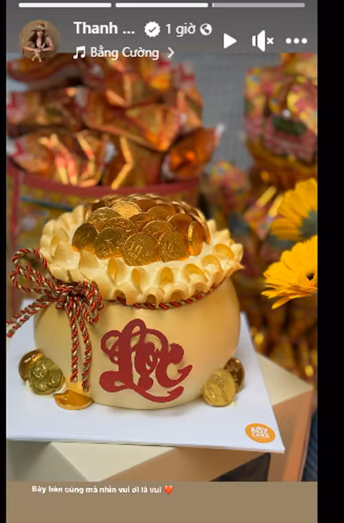 "Bày bàn cúng mà nhìn vui ơi là vui", Thanh Hằng chia sẻ. Ảnh: FB Thanh Hằng.