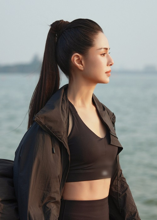 Vòng eo con kiến, săn chắc của "Cô Cô" Lý Nhược Đồng là niềm mơ ước của bao cô gái.