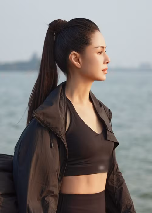 Vòng eo con kiến, săn chắc của "Cô Cô" Lý Nhược Đồng là niềm mơ ước của bao cô gái.