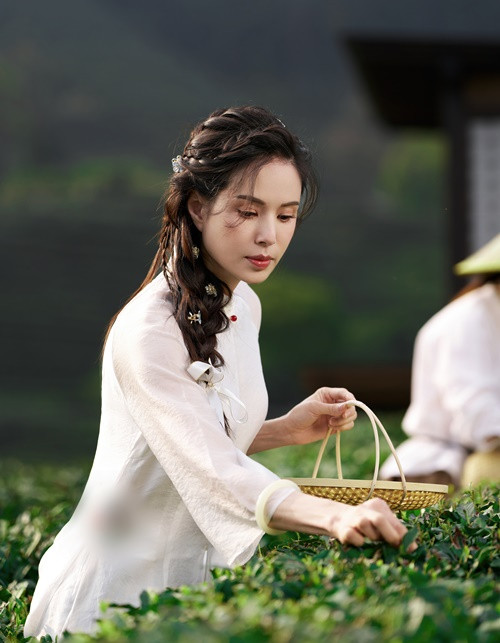 Thời thanh xuân, nữ diễn viên yêu đại gia Quách Ứng Tuyền. Cuộc tình kéo dài 9 năm và tan vỡ do cả hai tính cách không hợp.