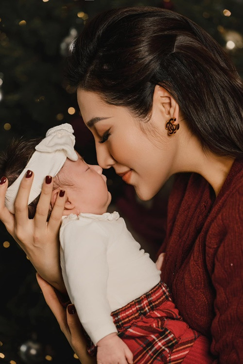 Tú Anh sinh con gái thứ hai vào tháng 11/2024. Ảnh: FB Tú Anh.