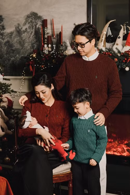 Tú Anh và Gia Lộc hiện tại có hai con chung, đủ nếp đủ tẻ. Ảnh: FB Tú Anh.