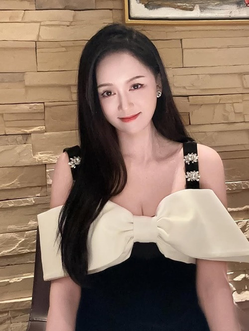 Nhờ sắc vóc gợi cảm, thần thái cuốn hút, Trần Kiều Ân thường xuyên được mời làm người mẫu cho các tạp chí. Ảnh: Instagram Trần Kiều Ân.