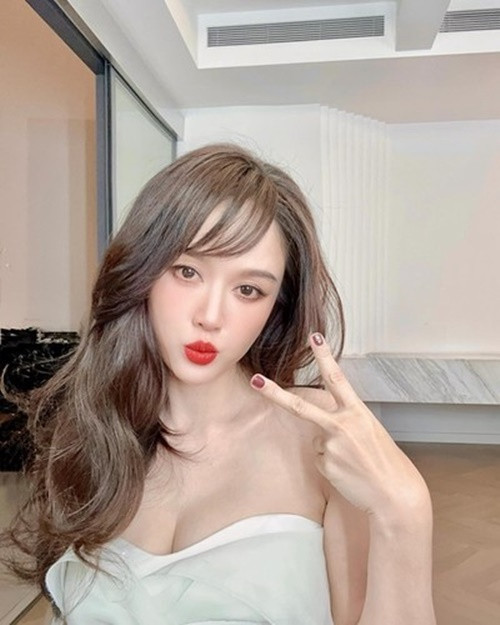 Trần Kiều Ân sở hữu nhan sắc lão hóa ngược. Ở tuổi 46, cô giữ được dáng gọn, eo thon. Ảnh: Instagram Trần Kiều Ân.