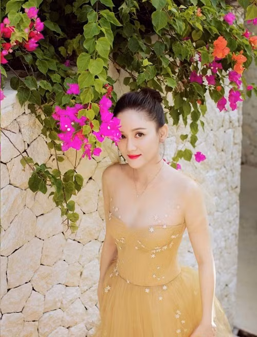  Trần Kiều Ân là nữ hoàng dòng phim thần tượng Đài Loan. Cô từng tham gia phim Hoàng tử ếch, Định mệnh anh yêu em. Ngoài đóng phim, Trần Kiều Ân còn ca hát. Ảnh: Sina.