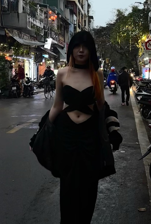 Con gái Phương Thanh trải lòng: "Tôi còn trẻ, cá tính mạnh nên thích thể nghiệm nhiều phong cách. Họ bình luận về ngoại hình, gia đình tôi, nói 'mẹ nào con nấy', tiêu cực lắm! Tôi không hiểu sao người ta có thể nói như vậy". Ảnh: Instagram Bùi Hà Nghi Phương.