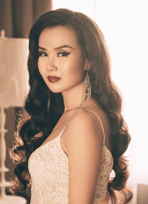 Võ Hạ Trâm từng chia sẻ, khi đi một mình ra Quy Nhơn biểu diễn, cô bị bầu show giở trò sàm sỡ ngay tại khách sạn. Ảnh: FB Võ Hạ Trâm.