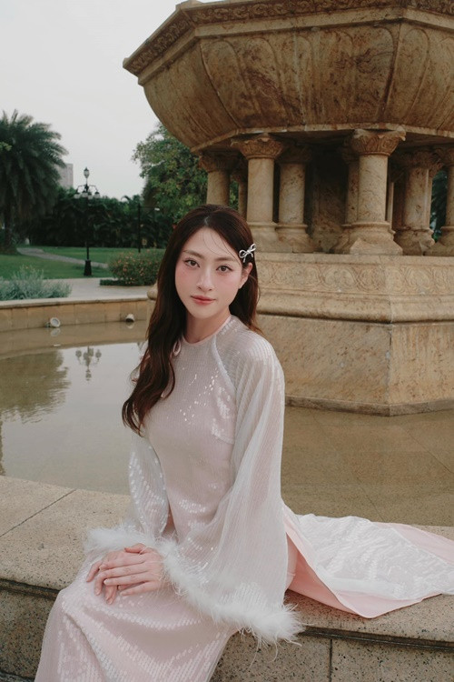 Hoa hậu Lương Thùy Linh từng kể, cô bị một số người lạ mặt quấy rối khi siêu thị. "Giống như hôm nay, khi đang đi mua đồ ăn thì có người chạm vào mình và hỏi 'Hoa hậu hả?'. Xong mình thấy sợ nên lãng đi và trả lời: 'Không phải đâu, anh nhận nhầm rồi''... Thế nhưng người này cứ bám theo mình, đi hết nửa vòng siêu thị mà ông ấy vẫn bám theo, mình dừng thì ông ấy càng tiến theo, đụng vào người mình”, Lương Thùy Linh cho biết. Ảnh: FB Lương Thùy Linh.