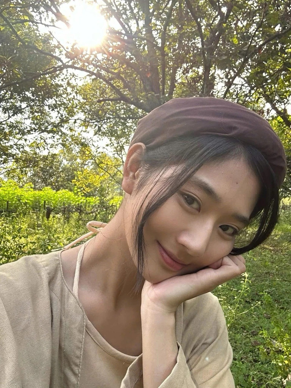 Trong bộ phim Đèn âm hồn của Hoàng Nam, Diễm Trang thủ vai chính Thương, một người phụ nữ có chồng đi lính. Sau khi mẹ chồng qua đời, cô một mình chăm sóc cậu con trai nhỏ tên Lĩnh. Ngày nọ, Lĩnh mang về một chiếc đèn kỳ lạ. Kể từ đây, những sự kiện ma quái liên tục diễn ra trong ngôi nhà của hai mẹ con. Thương liên tục mơ thấy ác mộng, bị một thực thể tà ác quấy phá, dọa cho sợ hãi.