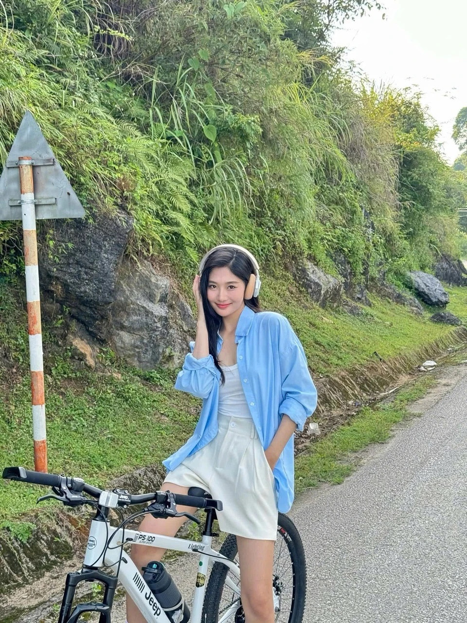 Diễm Trang cũng bộc lộ nhược điểm về ngữ điệu, đài từ, khi lời thoại thô cứng vì thiếu cảm xúc, tạo cảm giác như đọc kịch bản. Cũng vì vậy mà cô chưa thể làm chủ đường dây tâm lý nhân vật, hay khắc họa những chuyển biến nội tâm của một người phụ nữ chịu nhiều oan trái. Ngoài ra, Diễm Trang cũng bị người xem nhận xét thiếu chemistry với bạn diễn Phú Thịnh (vai người chồng tên Định). Cặp đôi nhân vật hiện lên trên thiếu sự kết nối, tạo cảm giác như hai người xa lạ.