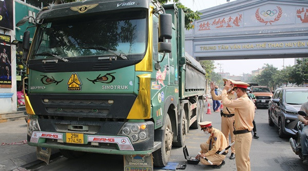 Hà Nội đề xuất nâng mức phạt vi phạm giao thông tới 120 triệu... Ha Noi de xuat nang muc phat vi pham giao thong toi 120 trieu...