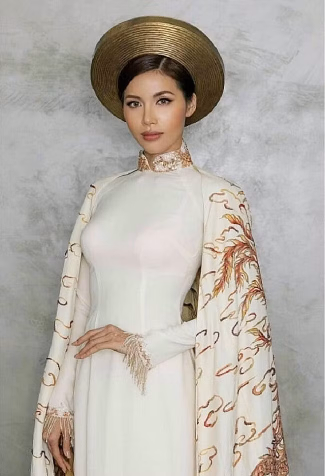 Minh Tú từng mắc lỗi phổ biến khi chọn nội y đi kèm áo dài trắng.