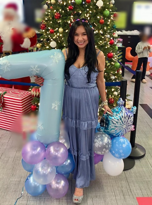 Năm 2005, Y Phụng sang Mỹ định cư và theo đuổi ca hát nơi xứ người. Ảnh: FB Y Phụng.