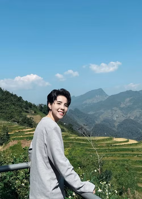 "Có một khán giả hỏi tôi khi nào lấy chồng. Tôi không biết người đàn ông nào có thể lấy tôi luôn. Trong tưởng tượng của tôi, tôi thấy mình mặc vest và nắm tay một cô gái làm đám cưới", Tiền Phong dẫn lời Vũ Cát Tường.