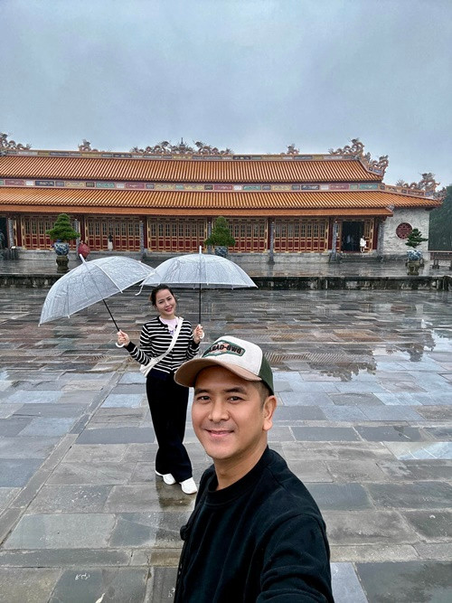 Bạn gái Hùng Thuận hiện tại kinh doanh online, sở hữu nhan sắc trẻ trung, gợi cảm. Ảnh: FB Hùng Thuận.