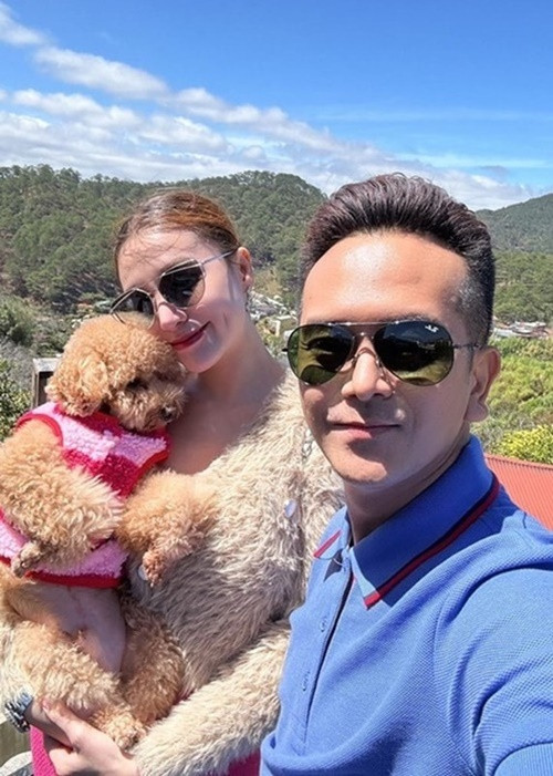 Hùng Thuận thoải mái đăng ảnh bên bạn gái trên mạng xã hội nhưng không trải lòng về mối quan hệ với Tuệ Tâm trên truyền thông. Ảnh: FB Hùng Thuận.