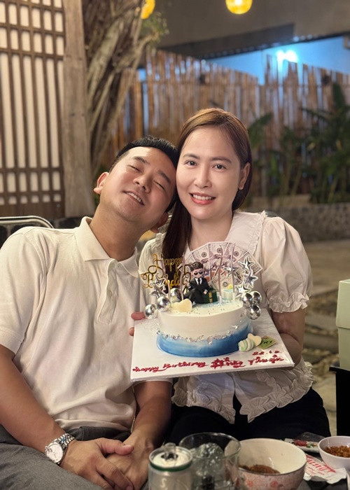 Mới đây, diễn viên Hùng Thuận đón sinh nhật bên Tuệ Tâm. Anh hài hước gọi bạn gái là "cục nợ". Ảnh: FB Hùng Thuận.