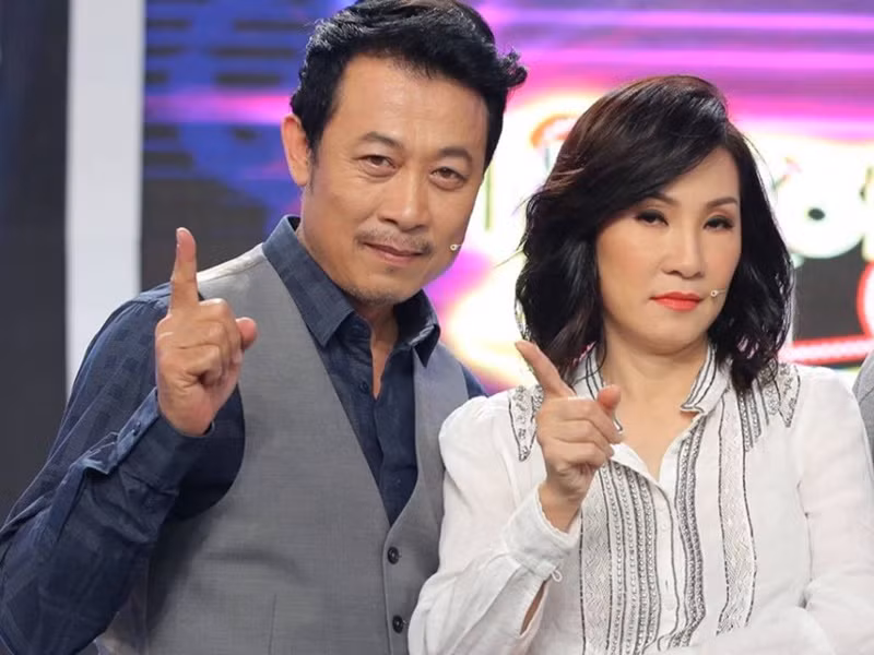 Mới đây, theo Đời Sống Pháp Luật, Hồng Đào cho biết, danh hài Vân Sơn là một trong những người hiểu cô nhất. Nam nghệ sĩ hài từng ngồi cạnh cô 2 tiếng chỉ để nhìn cô khóc.