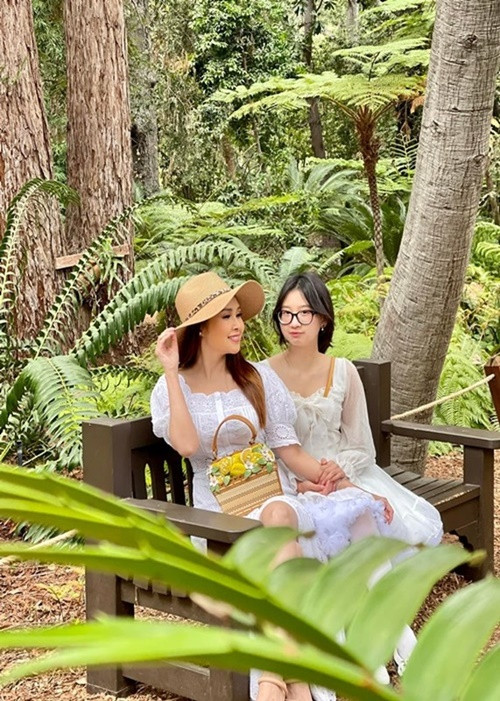 Trong cuộc phỏng vấn với Vietnamnet, Minh Thư cho biết, con gái không bao giờ can thiệp vào mối quan hệ của cô.