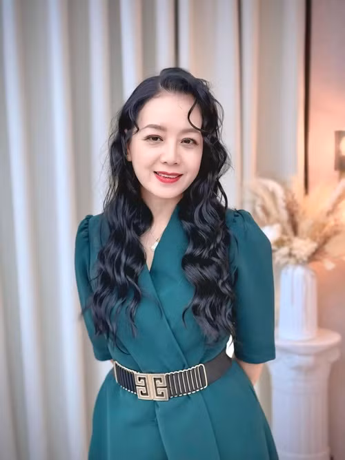 Nữ nghệ sĩ năm nay 58 tuổi, sở hữu nhan sắc lão hóa ngược. Ảnh: FB Chiều Xuân.