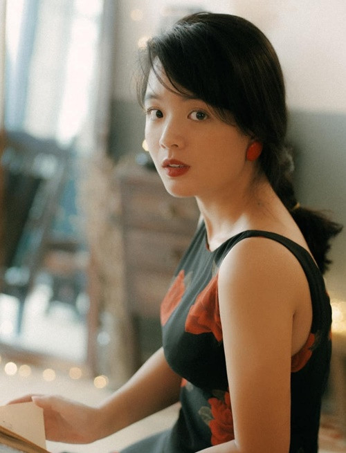 Hồng Mi sở hữu nhan sắc không thua kém hot girl. Ảnh: FB Hồng Mi.