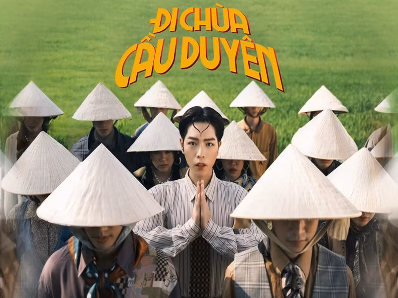 "Hoàng tử Valentine” có trong tay nhiều hit như: Ánh nắng của anh, Hết thương cạn nhớ, Người ơi người ở đừng về, Đi chùa cầu duyên. Ảnh: FB Đức Phúc.