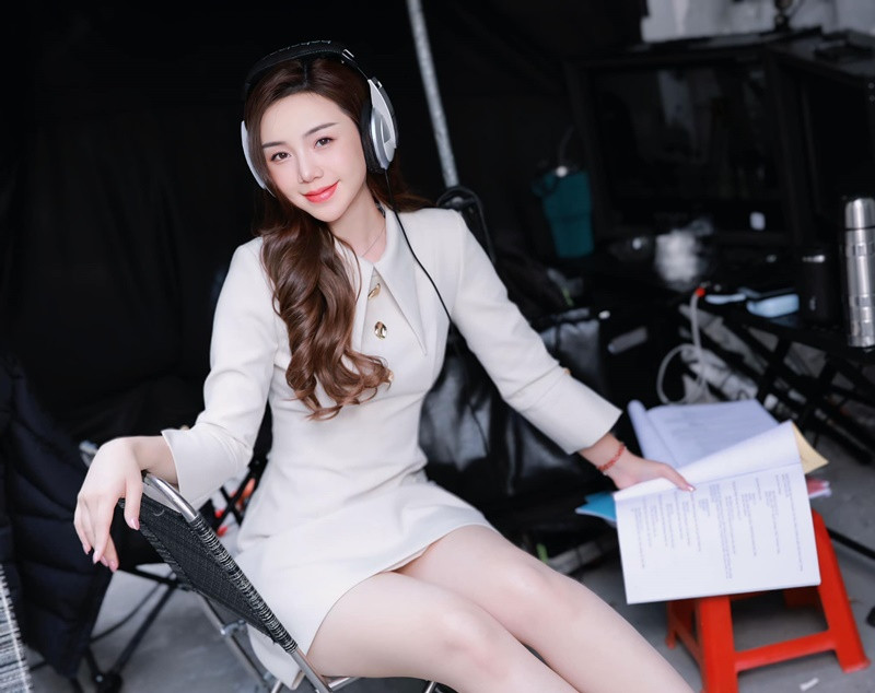 Theo Phụ Nữ Số, nữ diễn viên phim Đừng làm mẹ cáu cho biết, nhiều năm qua, cô uống nước chanh ấm và mật ong vào mỗi sáng sau khi ăn để giữ dáng, đẹp da.