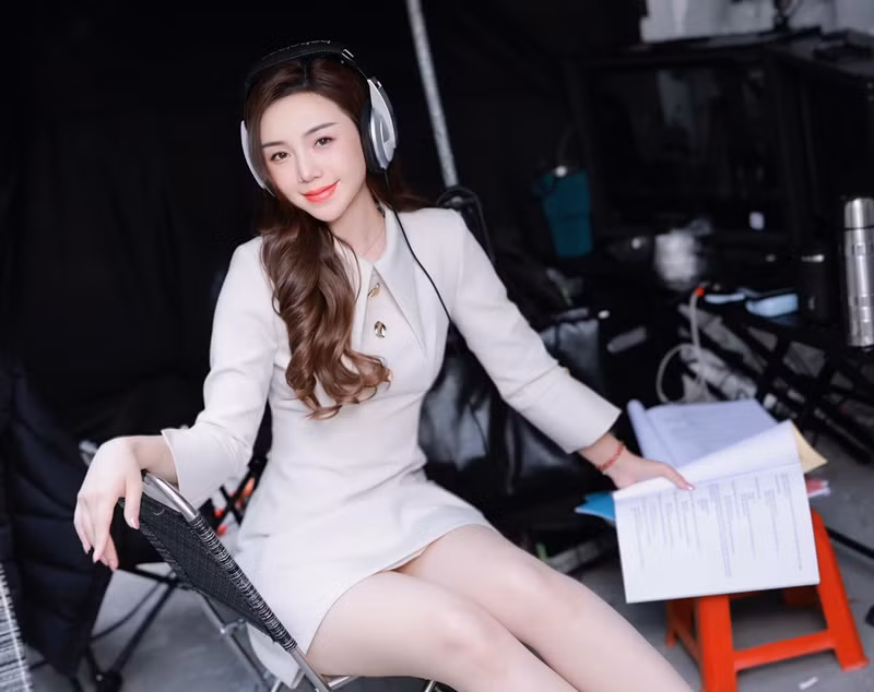 Theo Phụ Nữ Số, nữ diễn viên phim Đừng làm mẹ cáu cho biết, nhiều năm qua, cô uống nước chanh ấm và mật ong vào mỗi sáng sau khi ăn để giữ dáng, đẹp da.