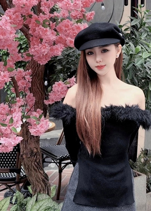 Nữ diễn viên hiện tại sở hữu gương mặt xinh đẹp như búp bê sống.