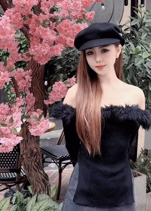 Nữ diễn viên hiện tại sở hữu gương mặt xinh đẹp như búp bê sống.