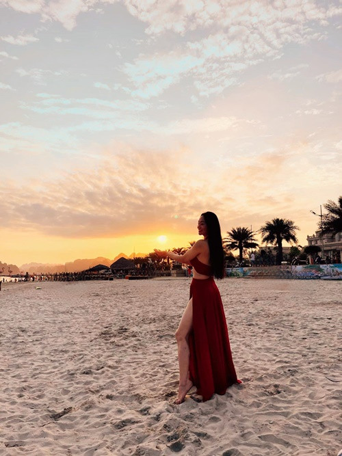 Tuổi đôi mươi, nhờ nhan sắc xinh đẹp, nữ diễn viên chuyên đóng vai hoa hậu. Theo Znews, Quách Thu Phương từng đóng vai Kiều Mai - một giai nhân Hà thành những năm 40 trong phim truyện nhựa Điệp vụ thứ nhất, các vai tiểu thư trong Hà Nội mùa đông năm 1946, Những ngày tháng đẹp.