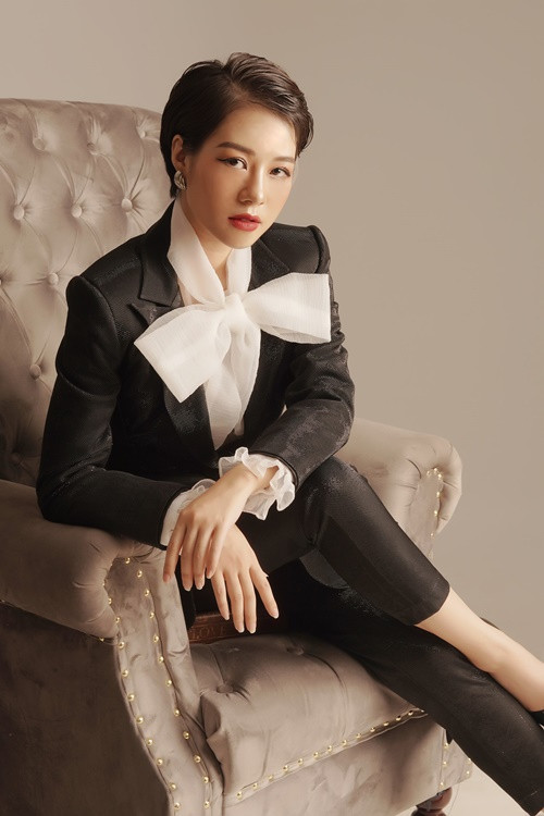 Cô thi vào Đại học Sân khấu Điện ảnh và giành vị trí thủ khoa đầu ra. Ảnh: FB Hoàng Kim Ngọc.