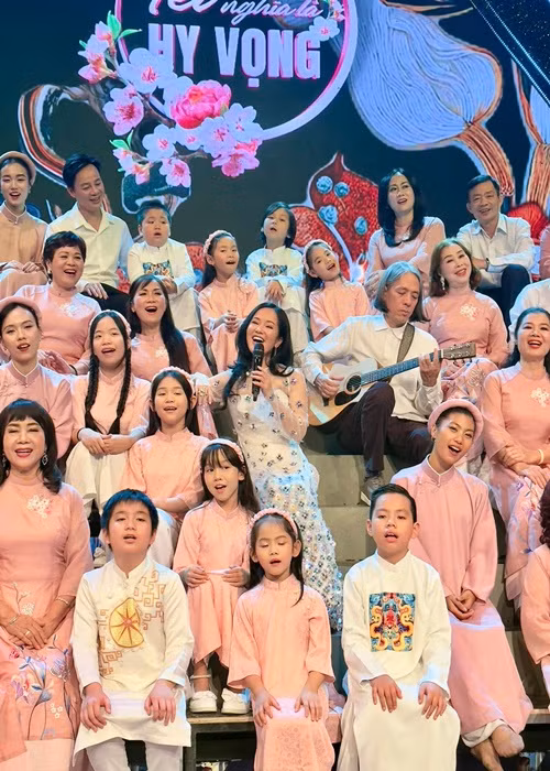 Nữ ca sĩ muốn dành tặng khán giả các sản phẩm âm nhạc mới sẽ được hoàn thành vào thời điểm sớm nhất có thể. Ảnh: FB Hồng Nhung.